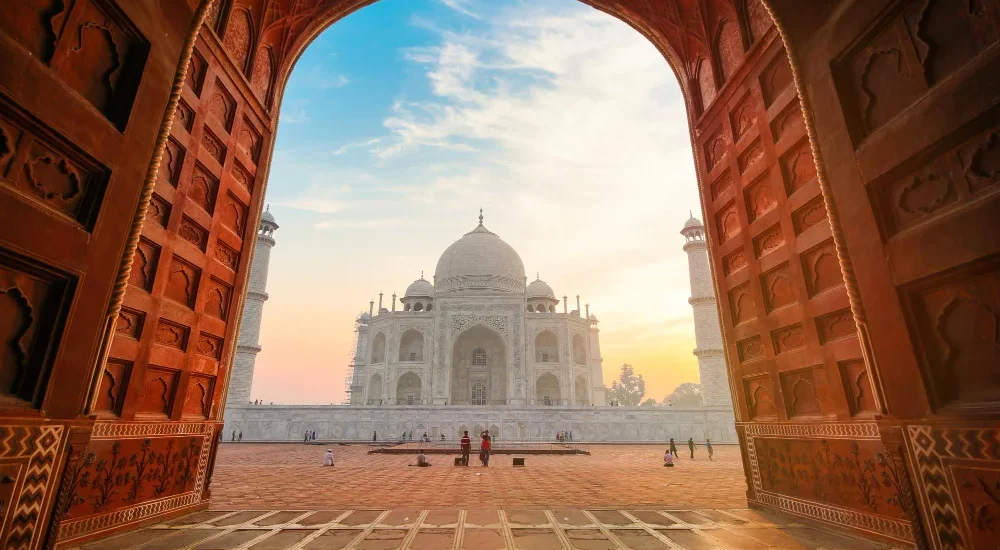 Taj Mahal at sunrise in Agra, Uttar Pradesh, India