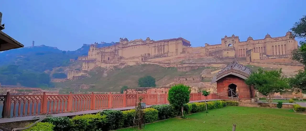 Amber Fort in Jaipur explored on a Rajasthan tour package.